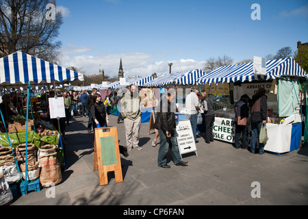 Bauernmarkt vor Schloss Edinburgh Schottland Stockfoto