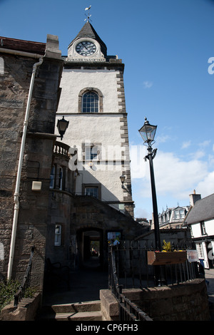 Uhrturm in Queensferry in der Nähe von Edinburgh, West Lothian, Schottland. Stockfoto
