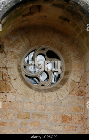 Stein gehauen Fenster in der Signorial Kapelle des Château de Bonaguil Stockfoto