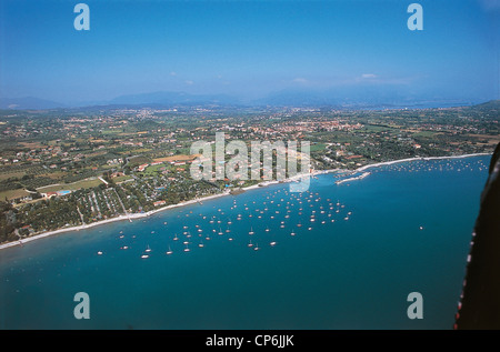 Lombardei - Desenzano del Garda (BS). Luftbild Stockfoto