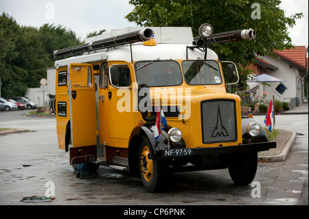 Altes Feuerwehrauto umgebaut zum Camper Van Magirus-Deutz S 3500 Diesel 1952 Bedburg Köln Deutschland Europa EU Stockfoto