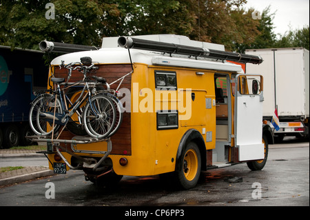 Altes Feuerwehrauto umgebaut zum Camper Van Bedburg Köln Deutschland Europa EU Stockfoto