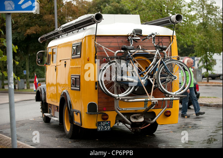 Altes Feuerwehrauto umgebaut zum Camper Van Bedburg Köln Deutschland Europa EU Stockfoto