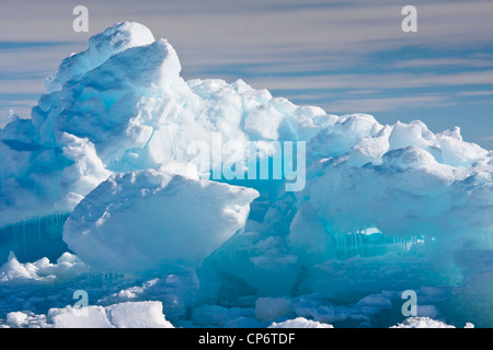 Gletscher der Antarktis mit Hohlräumen. Schönen Winter Hintergrund. Stockfoto