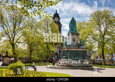 Dalton Square in Lancaster mit Statue der Königin Victoria. Stockfoto