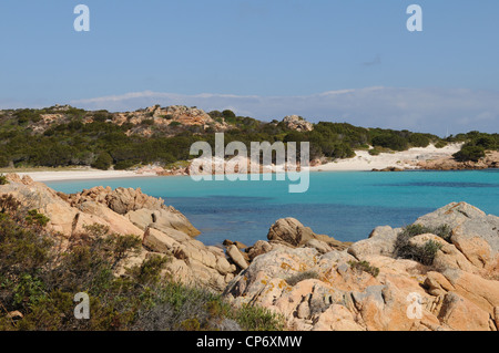 Der Blick auf den berühmten Strand von Spiaggia Rosa in Budelli Insel des Archipels von La Maddalena Nationalpark, Sardinien, Italien Stockfoto