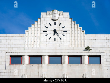 Art-Déco-Uhr auf das ehemalige Gebäude der Sinclair, Royal Avenue, Belfast. Stockfoto