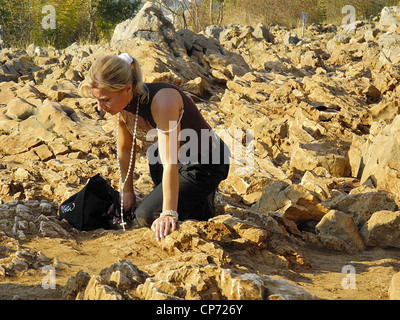 Europa-Bosnien und Herzegowina Medjugorje-Pilger klettern Berg der Erscheinung Stockfoto