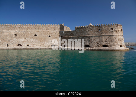 Die venezianische Festung Rocca al Mare bewacht den innere Hafen von Heraklion, Kreta, Griechenland Stockfoto