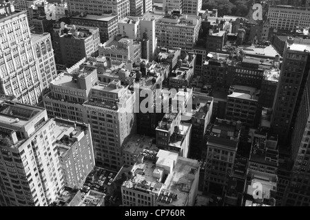 Blick hinunter auf Dächern von Gebäuden im unteren Manhattan, New York City, USA Stockfoto