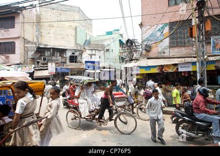 Straßenbild des täglichen Lebens in Alt-Delhi, Indien. Stockfoto