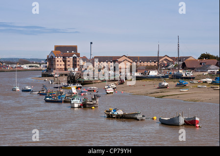 SHOREHAM-ON-SEA, WEST SUSSEX, Großbritannien - 30. APRIL 2012: Boote am Fluss Adur Stockfoto