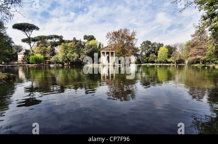 Tempel des Aesculap, gelegen im schönen Park der Villa Borghese, Rom, Italien. Stockfoto