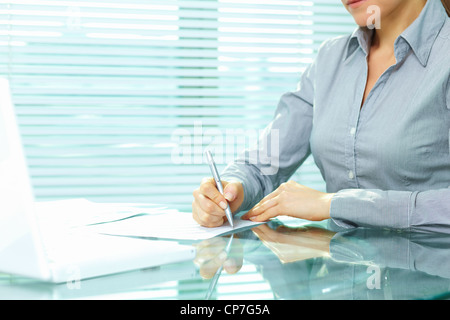 Geschäftsfrau, die Notizen am seminar Stockfoto