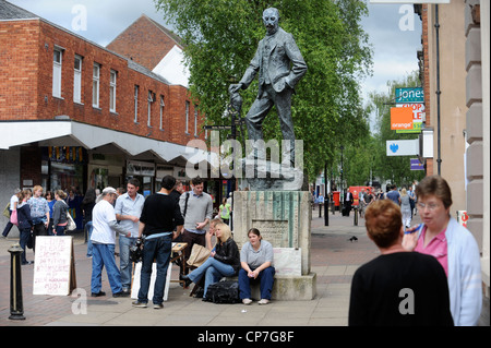 Bromsgrove Stadtzentrum, wo eine Gruppe über ihre lokalen MP Julie Kirkbride protest während der Spesenskandal Mai 2009 Stockfoto