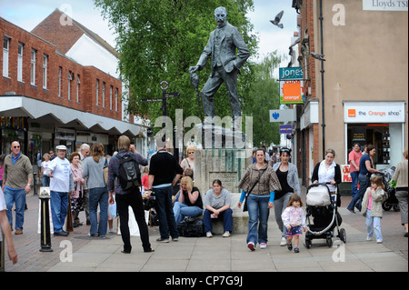 Bromsgrove Stadtzentrum, wo eine Gruppe über ihre lokalen MP Julie Kirkbride protest während der Spesenskandal Mai 2009 Stockfoto