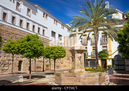 Kirchplatz (Spanisch: Plaza De La Iglesia) ruhigen Landschaft in der alten Stadt von Marbella, Spanien, Andalusien Stockfoto
