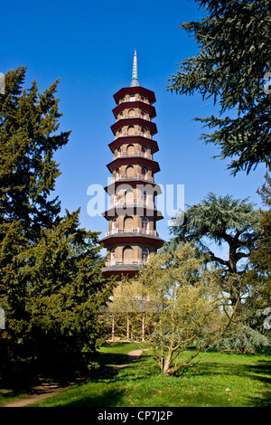 Klasse 1 aufgeführten achteckigen 10 Etagen 163 Füße hoch 1762 große Pagode von Sir William Chambers in Kew Gardens London England Europa Stockfoto