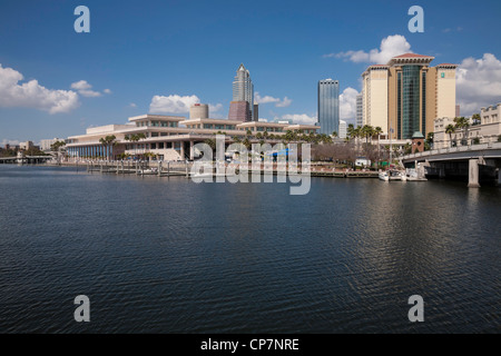 Skyline von Downtown und Hillsborough River, Tampa, FL Stockfoto