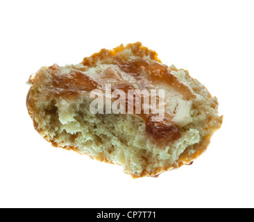 Hausgemachte Scone mit Butter und Marmelade rot auf weiß isoliert Hintergrund Stockfoto