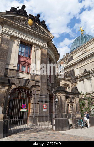 Eingang von der Kunstakademie (Akademie der schönen Künste) - Dresden, Sachsen, Deutschland, Europa Stockfoto