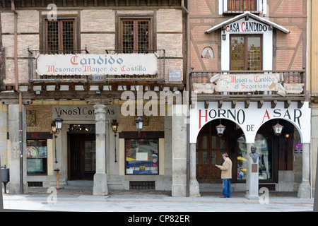 Meson de Cándido in Segovia (Spanien). Weltweit berühmte Restaurant im Plaza del Azoguejo. Stockfoto