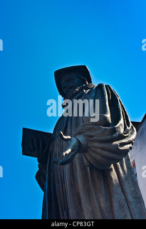 Statue von George Abbot, Erzbischof von Canterbury im frühen 17. Jahrhundert, Guildford, Surrey Stockfoto