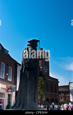 Statue von George Abbot, Erzbischof von Canterbury im frühen 17. Jahrhundert, Guildford, Surrey Stockfoto