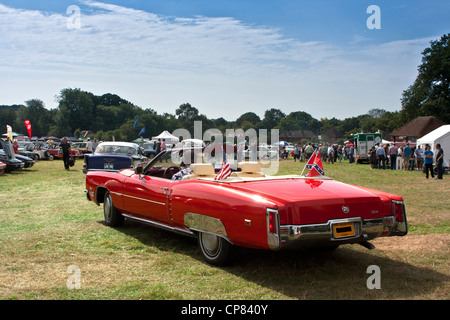 Cadillac Eldorado Convertible in Arena bei einer Oldtimer-Show in Surrey, England 2011 Stockfoto