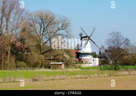 Kombinierte Wind- und Wassermühle aus dem Jahr 1876 in Lahde. Stockfoto