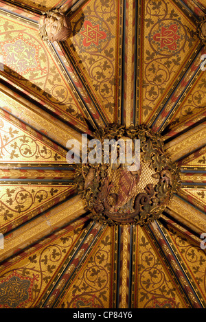 Die hoch dekorierte Gewölbedecke der Chapel of St Mary Undercroft im Palace of Westminster, London, England Stockfoto