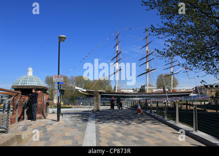 Das neu restaurierte Cutty Sark Tea Clipper Segelschiff vor Anker in der Nähe der Themse in Greenwich London England UK Stockfoto