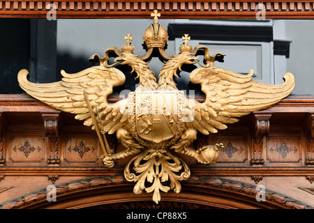 Goldene Spitze Doppeladler in Graz Stockfoto