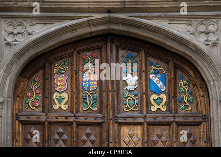 Oriel College, Holztüren/Wappen carving Details. Oxford, Oxfordshire, England Stockfoto