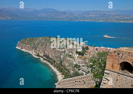 Altstadt von Nafplio und Bourtzi Bus Island Blick von Palamidi Burg, Griechenland Stockfoto