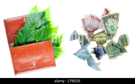 Die geworfen, Geld und grünen Blättern anstatt Währung. Geld von der Futureconcept. Stockfoto