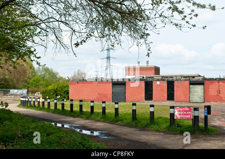 Stillgelegten Werk in Lee Valley Regional Park, Leyton, London, UK Stockfoto