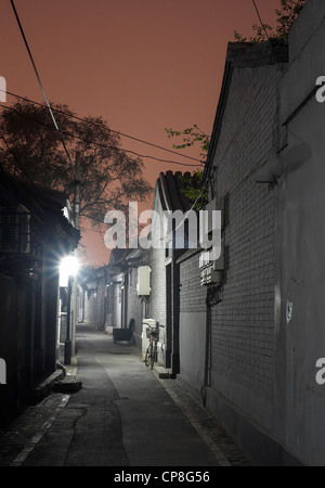 Blick auf historische Gasse oder in der Nacht die Hutong in Peking Stockfoto