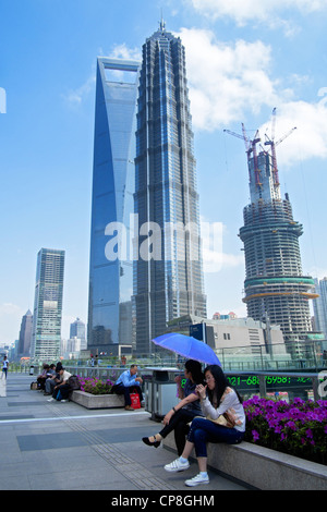 Ansicht der Wolkenkratzer im Finanzviertel Lujiazui in Pudong in Shanghai China Stockfoto