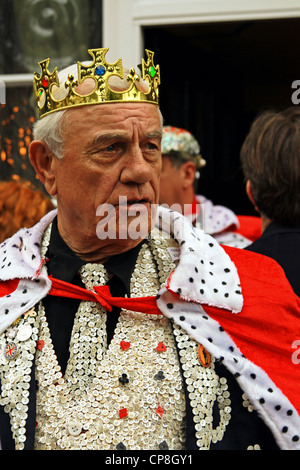 Pearly Könige und Königinnen vor 'The Carpenters Arms' Pub in East London Stockfoto