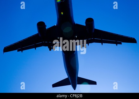 Verkehrsflugzeug, die kommen, um zu landen Stockfoto