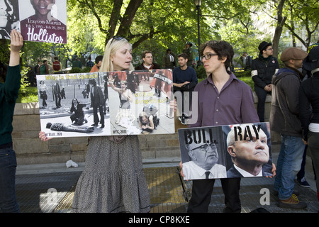 2012: Maifeiertag Aktionen & Veranstaltungen in den Straßen & Parks von New York City. Besetzen & andere Aktivistengruppen waren in großer Zahl. Stockfoto