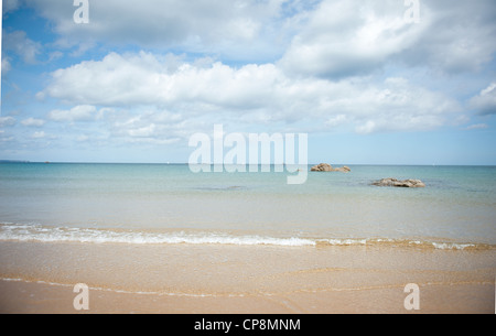 der Strand Plage de Longchamp bei Saint-Lunaire, einem Badeort in der Nähe von Saint-Briac auf der nördlichen Küste der Bretagne, Frankreich Stockfoto