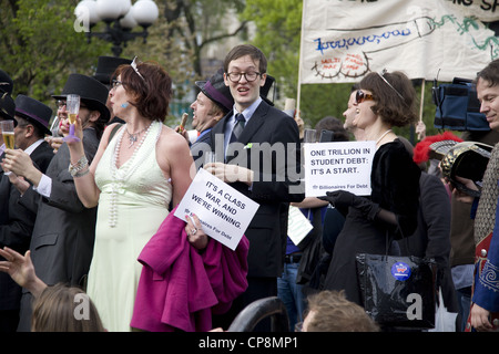 Studenten, Absolventen und Aktivisten Kundgebung am Union Square in New York gegen Banken nutzen Studenten mit Darlehen für Bildung. Stockfoto