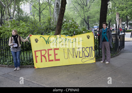 2012: Maifeiertag Aktionen & Veranstaltungen in den Straßen & Parks von New York City. Freie Universität Klassen im Madison Sq. Park von Occupy organisiert. Stockfoto