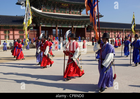 Wechsel der Wachablösung im Gyeongbokgung Palace Stockfoto