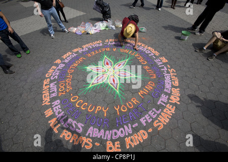 2012: Maifeiertag Aktionen & Veranstaltungen in den Straßen & Parks von New York City. Besetzen & andere Aktivistengruppen waren in großer Zahl. Stockfoto