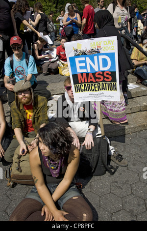 2012: Maifeiertag Aktionen & Veranstaltungen in den Straßen & Parks von New York City. Besetzen & andere Aktivistengruppen waren in großer Zahl. Union Square Stockfoto