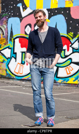 Porträt eines Hipster-Mannes, Brick Lane, London, England, Großbritannien. Stockfoto