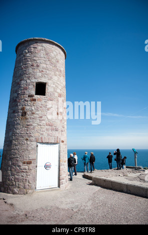 Wachturm am Cap Fréhel auf Côte d'Émeraude auf der Nord Küste der Bretagne, Frankreich, in der Nähe von Saint-Malo Stockfoto